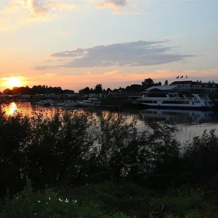 Moeke Mooren Hotel 4*