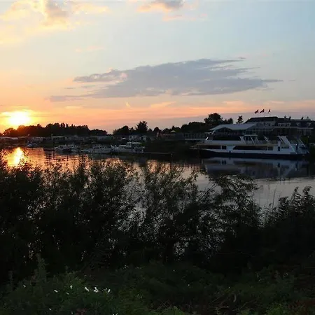 Hotel Moeke Mooren 4*